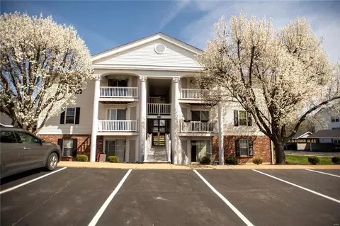 16518 Victoria Crossing Dr #H, Grover, MO 63040