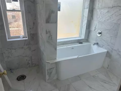 Bath - 16 Hanley Downs, Saint Louis, MO 63117 photo 3 of 3