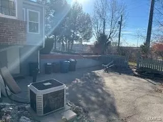Exterior - 16 Hanley Downs, Saint Louis, MO 63117 photo 5 of 7
