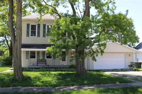 108 E 1st St S, Mount Olive, IL 62069 photo 1