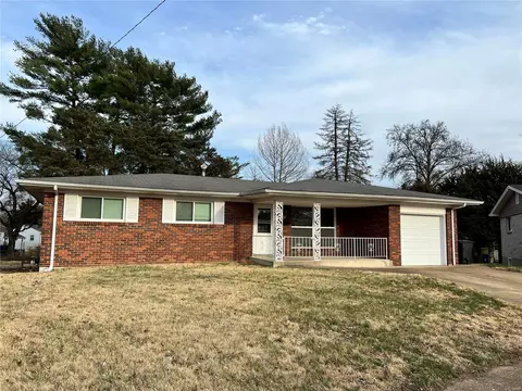 11 Longhenrich Dr, Florissant, MO 63031