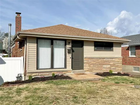 9325 Mackenzie Rd, Affton, MO 63123