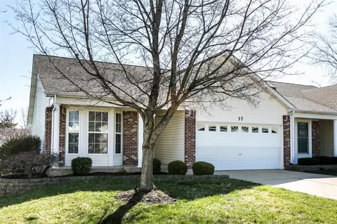 37 Twelve Oaks Ct #5A, Saint Peters, MO 63376