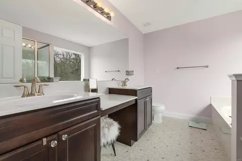 Bath - 5008 Eagle Wing Ct, Eureka, MO 63025 photo 2 of 5