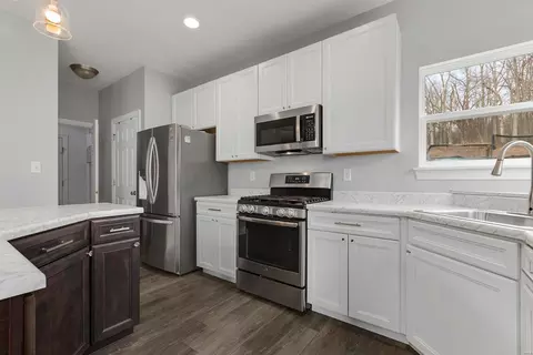 Kitchen - 5008 Eagle Wing Ct, Eureka, MO 63025 photo 2 of 2