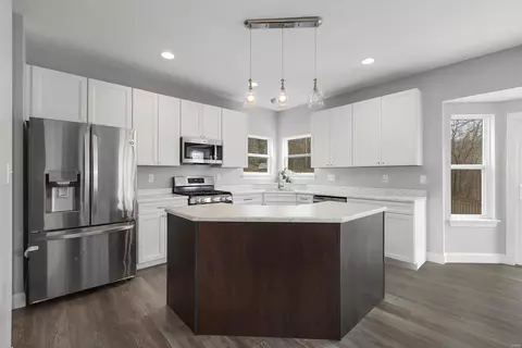 Kitchen - 5008 Eagle Wing Ct, Eureka, MO 63025 photo 1 of 2
