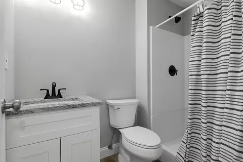 Bath - 5008 Eagle Wing Ct, Eureka, MO 63025 photo 5 of 5