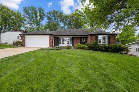 11324 Trieste Dr, Saint Louis, MO 63146