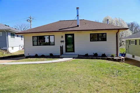 2706 Kenny Dr, Saint Louis, MO 63125