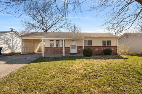 1844 Mckelvey Rd, Maryland Heights, MO 63043
