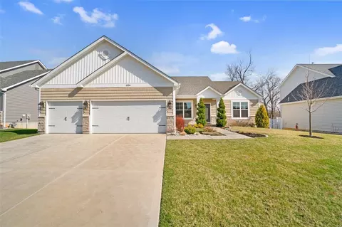 1026 Timber Bluff Dr, Wentzville, MO 63385