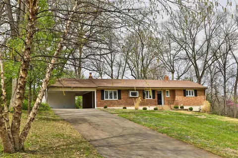 4555 Du Bourg Ln, Saint Louis, MO 63128