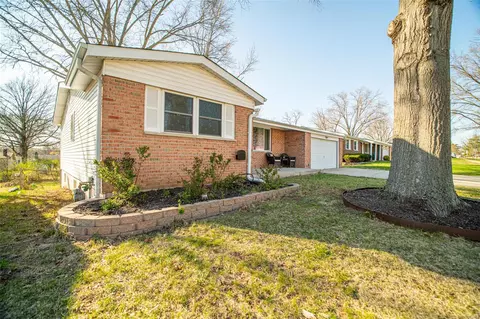 Exterior - 709 Wild Walnut Ln, Manchester, MO 63021 photo 3 of 6