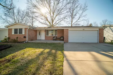 709 Wild Walnut Ln, Manchester, MO 63021
