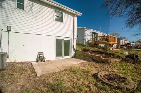 Exterior - 709 Wild Walnut Ln, Manchester, MO 63021 photo 4 of 6