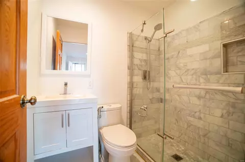 Bath - 709 Wild Walnut Ln, Manchester, MO 63021 photo 1 of 2