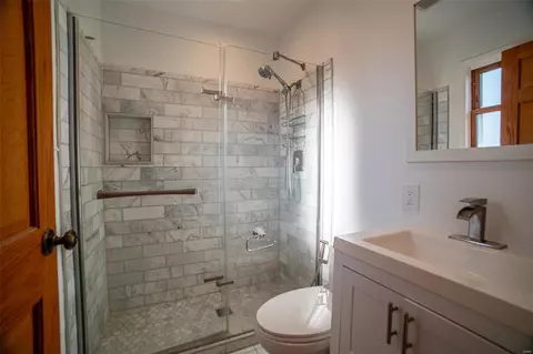 Bath - 709 Wild Walnut Ln, Manchester, MO 63021 photo 2 of 2