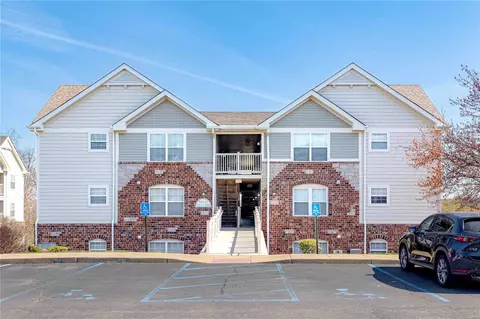 1931 Piedmont Cir #301, St. Peters, MO 63304