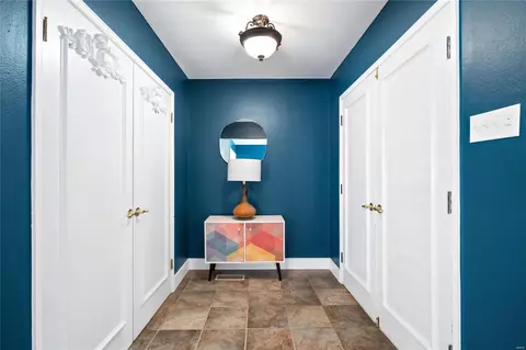 Entry Way - 7 Grellnor Pl, Manchester, MO 63011 photo 2 of 3