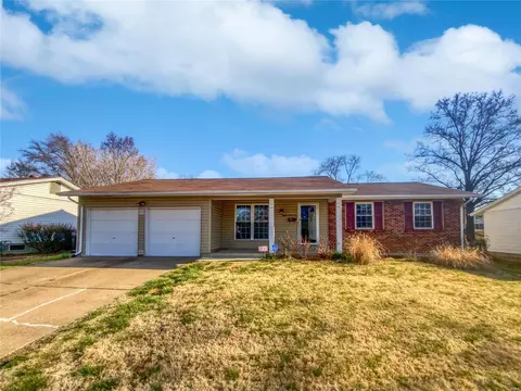 1895 Flordawn Dr, Florissant, MO 63031