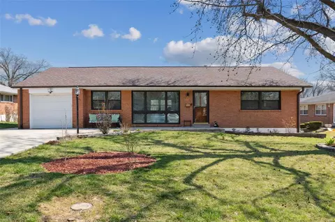 7730 Ravenhill Dr, Saint Louis, MO 63123