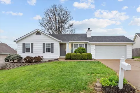 3 Royalltrail Ct, O'fallon, MO 63368 photo 2