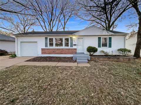 8543 General Grant Ln, Saint Louis, MO 63123