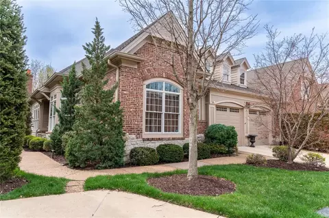 22 Old Belle Monte Rd, Chesterfield, MO 63017