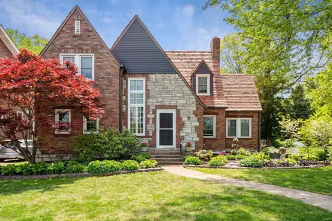 7404 Northmoor Dr, Clayton, MO 63105
