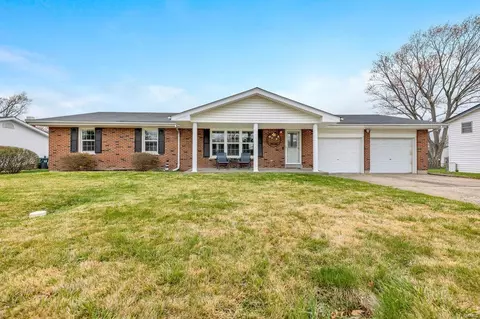 11 Elm Dr, Saint Peters, MO 63376