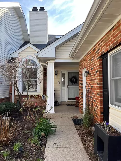 7318 Westover Colonial Ln, Saint Louis, MO 63119