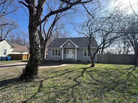2310 N 5th St, Saint Charles, MO 63301