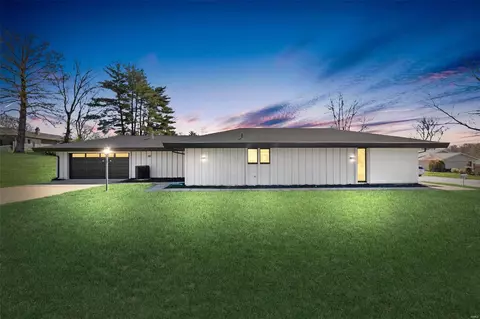 129 Clear Meadows Dr, Ballwin, MO 63011