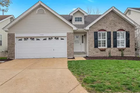 1566 Glenn Brooke Woods Cir, Ballwin, MO 63021