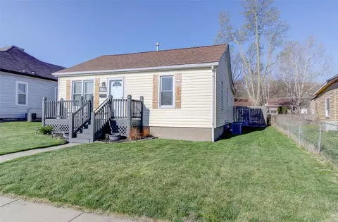 2127 N 4th St, Saint Charles, MO 63301