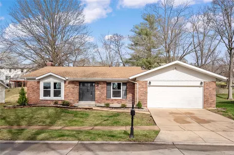 14243 Rainy Lake Dr, Chesterfield, MO 63017