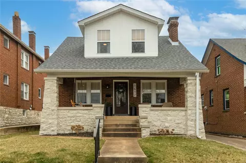 1412 Woodland Dr, Saint Louis, MO 63117
