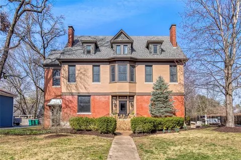 227 E Lockwood Ave, Webster Groves, MO 63119