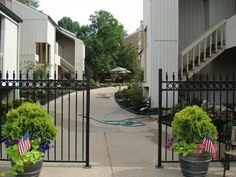 648 Coeur De Royale #D, Saint Louis, MO 63141
