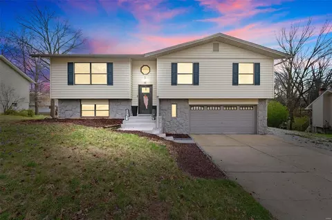 23 Chauser Dr, Saint Peters, MO 63376