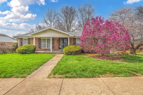 9775 Birch Manor Ct, Saint Louis, MO 63137