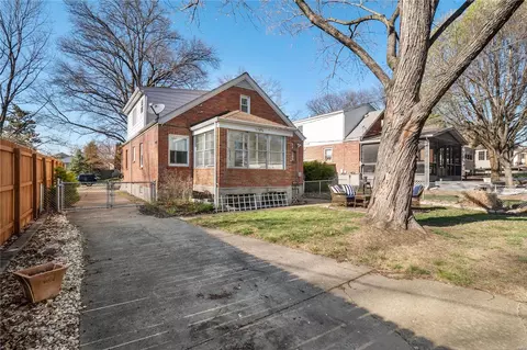 Exterior - 6766 Devonshire Ave, Saint Louis, MO 63109 photo 2 of 9