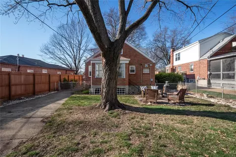 Exterior - 6766 Devonshire Ave, Saint Louis, MO 63109 photo 6 of 9
