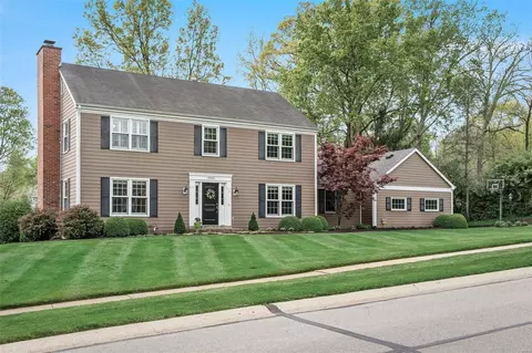 13562 Featherstone Dr, Saint Louis, MO 63131