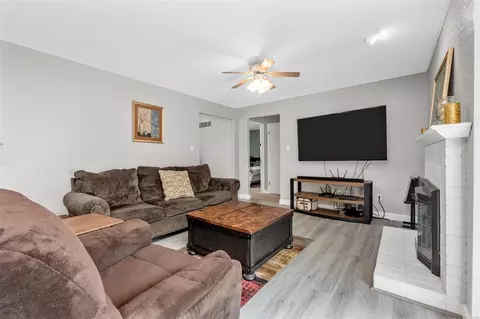 Living - 372 Novara Dr, Ballwin, MO 63021 photo 4 of 6