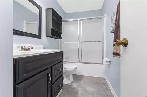 Bath - 372 Novara Dr, Ballwin, MO 63021 photo 2 of 2
