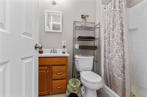 Bath - 372 Novara Dr, Ballwin, MO 63021 photo 1 of 2
