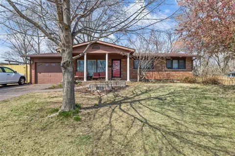 411 N Duchesne Dr, Saint Charles, MO 63301