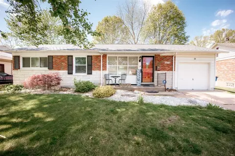 9021 Kickapoo Dr, Saint Louis, MO 63123