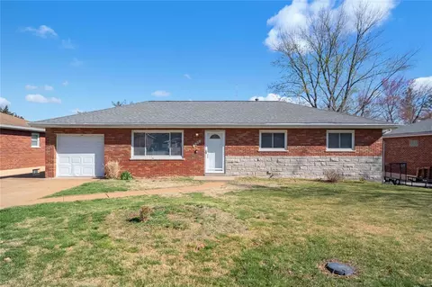1201 Fain Dr, Saint Louis, MO 63125
